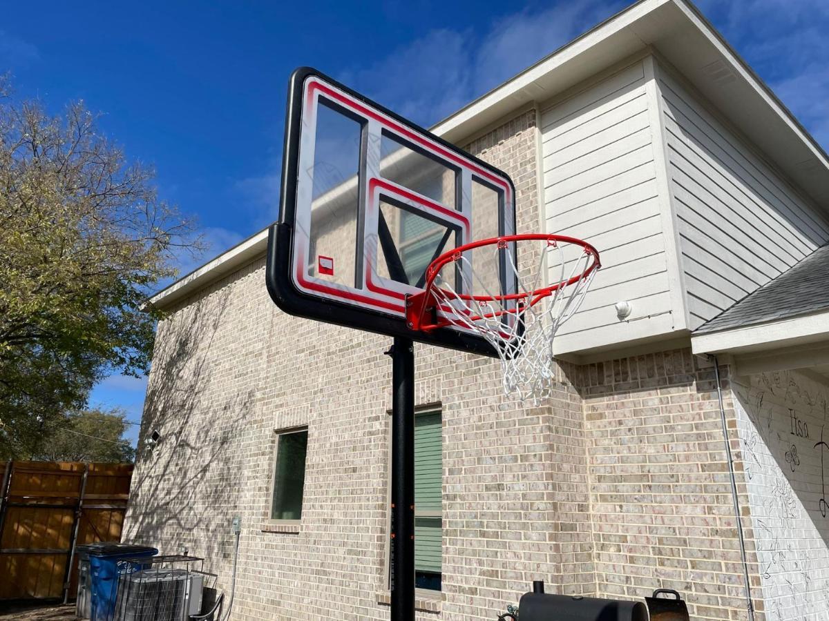 Dallas 4Br Large Yard W Hot Tub , Fire Pit And Basketball Hoop Exterior photo